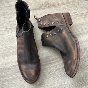 Anthropologie Musse and Cloud Distressed Studded Slip On Booties Sz 10